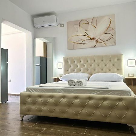K&T Boulevard Studio Saranda Exterior foto